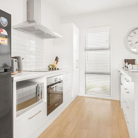 Modern And Central With 2 Ensuites -By Kosh Bnb Hamilton Exterior foto